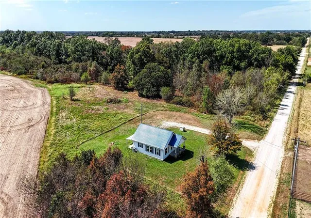 Photo 3 of Single family home for sale at 4956 East 800 Rd, El Dorado Springs, MO 64744 | MLS# 2642264 | Listing updated on 2026-10-07