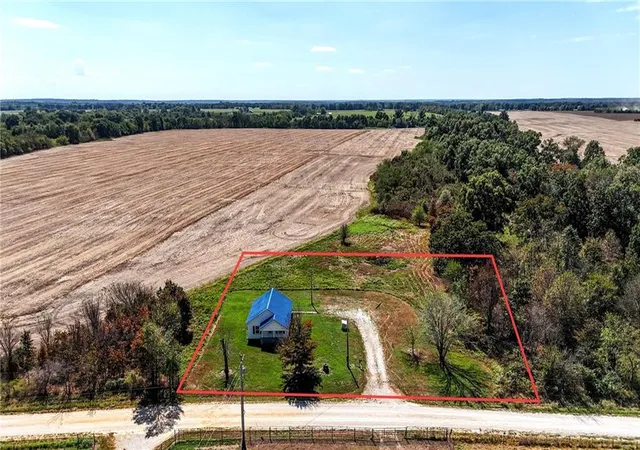 Photo 3 of Single family home for sale at 4956 East 800 Rd, El Dorado Springs, MO 64744 | MLS# 2642264 | Listing updated on 2026-10-07