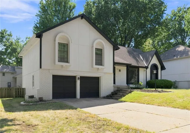 Photo 1 of Sale Pending at 12021 W 100th Street, Lenexa, KS 66215 | MLS# 2642265 | Listing updated on 2026-09-28