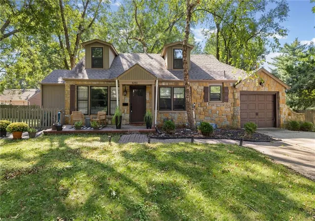 Photo 1 of Single family home for sale at 3231 Somerset Dr, Prairie Village, KS 66206 | MLS# 2642266 | Listing updated on 2026-09-18