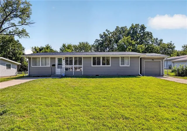 Photo 1 of Single family home for sale at 5707 N Highland Ave, Kansas City, MO 64118 | MLS# 2642269 | Listing updated on 2026-09-16