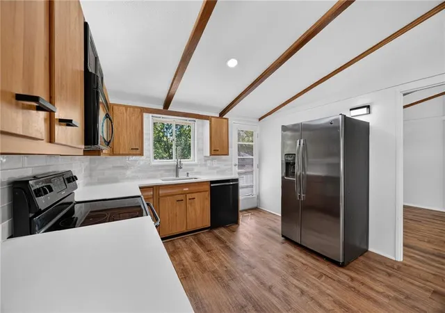 Photo 3 of Sale Pending at 5707 N Highland Ave, Kansas City, MO 64118 | MLS# 2642269 | Listing updated on 2026-09-24