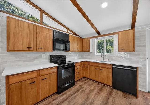 Photo 4 of Sale Pending at 5707 N Highland Ave, Kansas City, MO 64118 | MLS# 2642269 | Listing updated on 2026-09-24