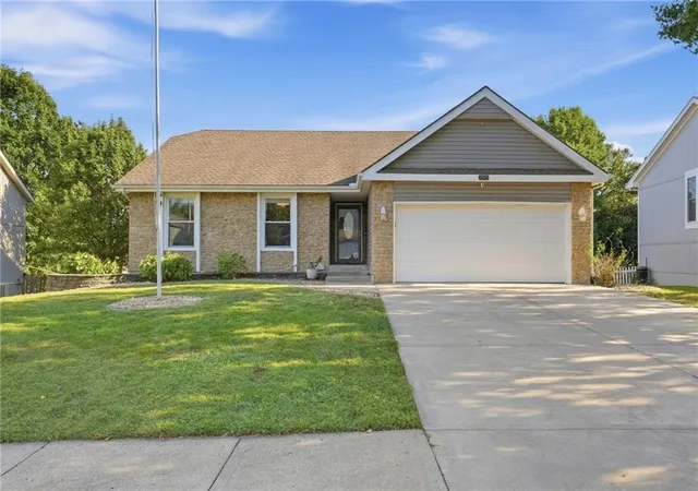 Photo 1 of Single family home for sale at 1505 Ne 102nd Street, Kansas City, MO 64155 | MLS# 2642273 | Listing updated on 2026-10-08