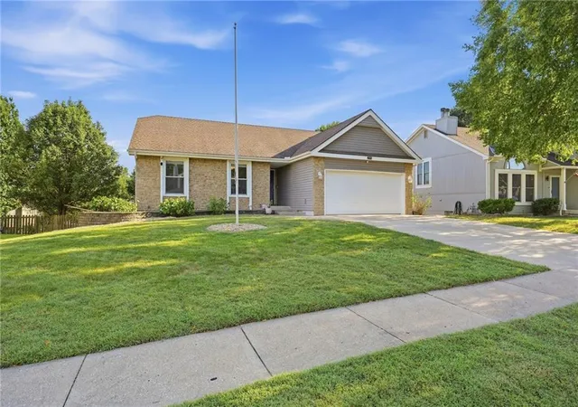 Photo 2 of Single family home for sale at 1505 Ne 102nd Street, Kansas City, MO 64155 | MLS# 2642273 | Listing updated on 2026-10-08