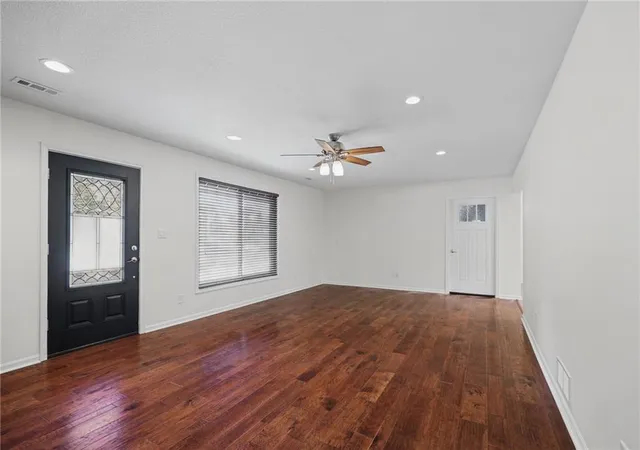 Photo 4 of Single family home for sale at 303 SW Pryor Rd, Lees Summit, MO 64081 | MLS# 2642289 | Listing updated on 2026-10-08