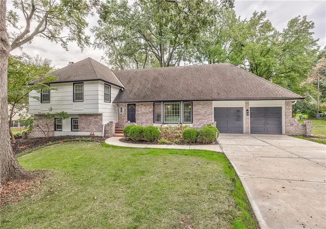 Photo 1 of Single family home for sale at 8129 Dearborn Dr, Prairie Village, KS 66208 | MLS# 2642290 | Listing updated on 2026-10-08