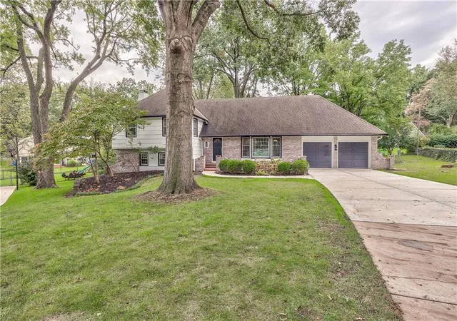 Photo 2 of Single family home for sale at 8129 Dearborn Dr, Prairie Village, KS 66208 | MLS# 2642290 | Listing updated on 2026-10-08