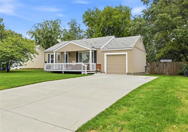 Photo 3 of Sale Pending at 404 S Church St, Olathe, KS 66061 | MLS# 2642292 | Listing updated on 2026-10-17