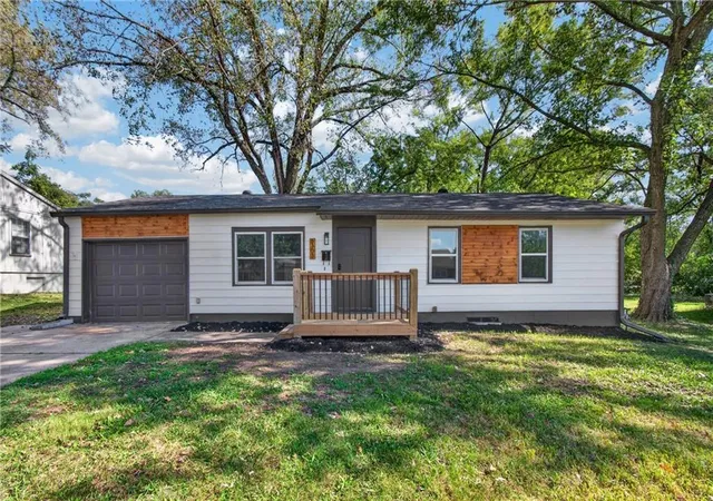 Photo 2 of Single family home for sale at 6303 E 153rd Street, Grandview, MO 64030 | MLS# 2642293 | Listing updated on 2026-09-16