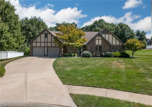 Photo 1 of Sale Pending at 2309 Buckingham St, Saint Joseph, MO 64506 | MLS# 2642294 | Listing updated on 2026-09-29