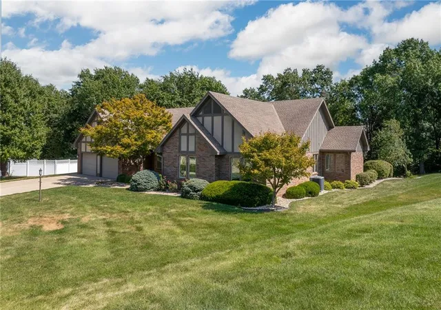 Photo 2 of Sale Pending at 2309 Buckingham St, Saint Joseph, MO 64506 | MLS# 2642294 | Listing updated on 2026-09-29