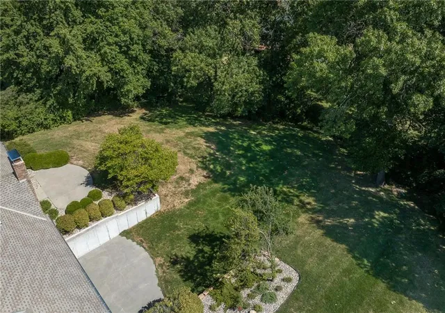 Photo 4 of Sale Pending at 2309 Buckingham St, Saint Joseph, MO 64506 | MLS# 2642294 | Listing updated on 2026-09-29