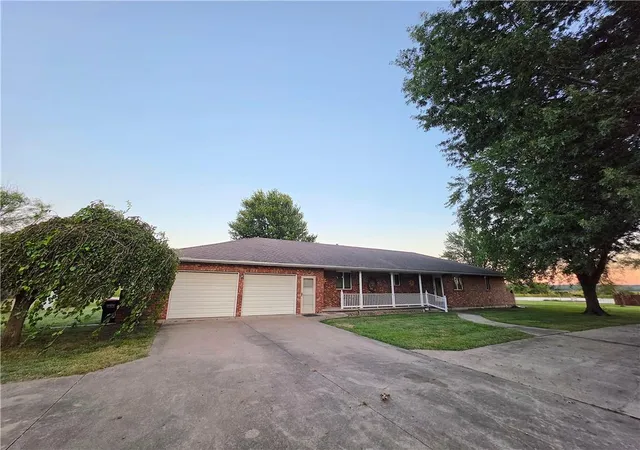 Photo 4 of Single family home for sale at 1406 E 4th Avenue, Garnett, KS 66032 | MLS# 2642297 | Listing updated on 2026-09-22