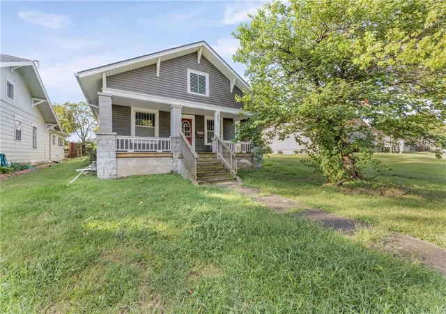 Photo 1 of Single family home for sale at 905 Main St, Osawatomie, KS 66064 | MLS# 2642298 | Listing updated on 2026-09-17