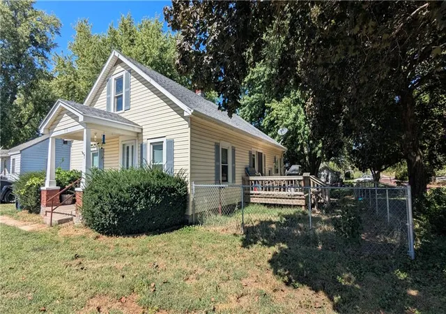 Photo 2 of Single family home for sale at 336 E Locust St, Troy, KS 66087 | MLS# 2642301 | Listing updated on 2026-09-16