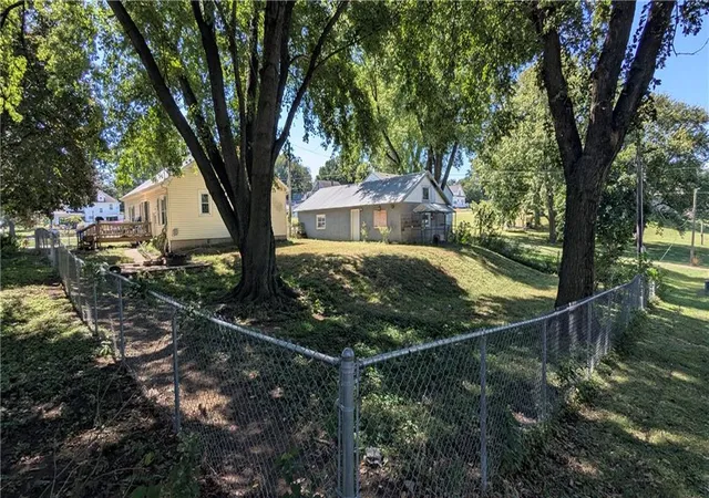 Photo 3 of Single family home for sale at 336 E Locust St, Troy, KS 66087 | MLS# 2642301 | Listing updated on 2026-09-16
