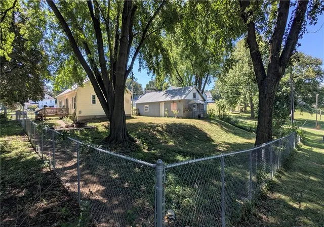 Photo 3 of Single family home for sale at 336 E Locust St, Troy, KS 66087 | MLS# 2642301 | Listing updated on 2026-09-16