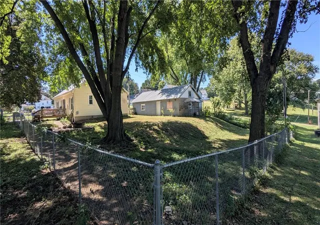 Photo 4 of Single family home for sale at 336 E Locust St, Troy, KS 66087 | MLS# 2642301 | Listing updated on 2026-09-16