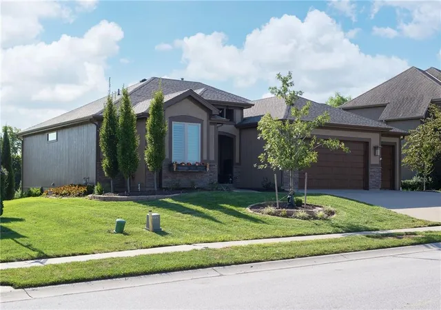 Photo 2 of Single family home for sale at 6472 N Whitetail Way, Kansas City, MO 64152 | MLS# 2642305 | Listing updated on 2026-10-12