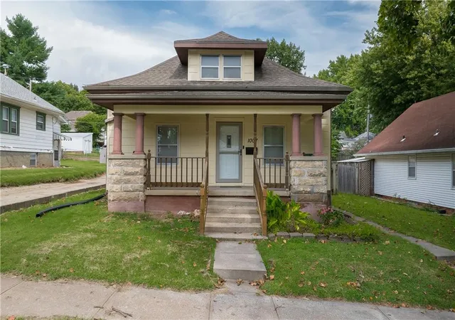 Photo 1 of Single family home for sale at 1007 Randolph St, Saint Joseph, MO 64505 | MLS# 2642306 | Listing updated on 2026-10-09