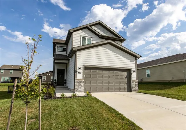 Photo 1 of Single family home for sale at 3016 Nw 95th Terrace, Kansas City, MO 64154 | MLS# 2642311 | Listing updated on 2026-10-06