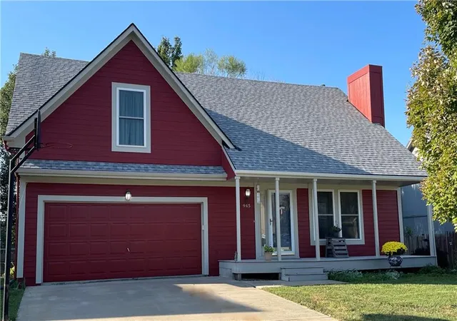 Photo 2 of Single family home for sale at 945 E Cottage Crk Dr, Gardner, KS 66030 | MLS# 2642319 | Listing updated on 2026-10-04