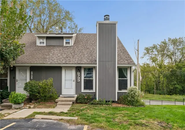 Photo 1 of Townhouse for sale at 5733 N London Ave, Kansas City, MO 64151 | MLS# 2642321 | Listing updated on 2026-10-06