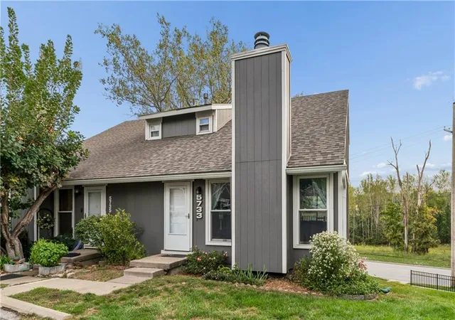 Photo 3 of Townhouse for sale at 5733 N London Ave, Kansas City, MO 64151 | MLS# 2642321 | Listing updated on 2026-10-06