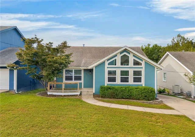 Single family home for sale at 929 NW 63rd Street, Kansas City, MO 64118 | MLS# 2642331