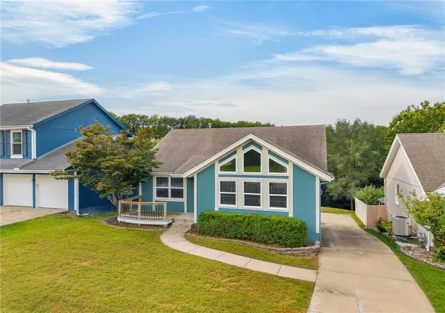 Photo 2 of Single family home for sale at 929 NW 63rd Street, Kansas City, MO 64118 | MLS# 2642331 | Listing updated on 2026-10-01