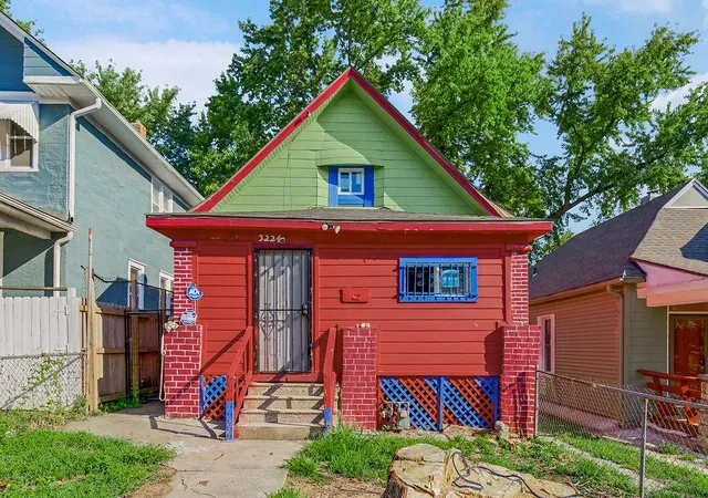 Single family home for sale at 3224 E 6th Street, Kansas City, MO 64124 | MLS# 2642337