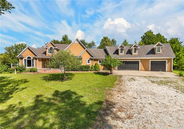 Photo 1 of Single family home for sale at 1401 Pinecrest Dr, Bethany, MO 64424 | MLS# 2642342 | Listing updated on 2026-09-19