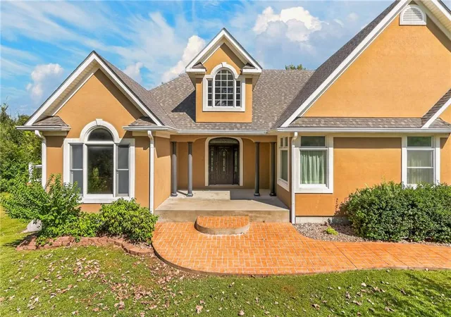 Photo 3 of Single family home for sale at 1401 Pinecrest Dr, Bethany, MO 64424 | MLS# 2642342 | Listing updated on 2026-09-19
