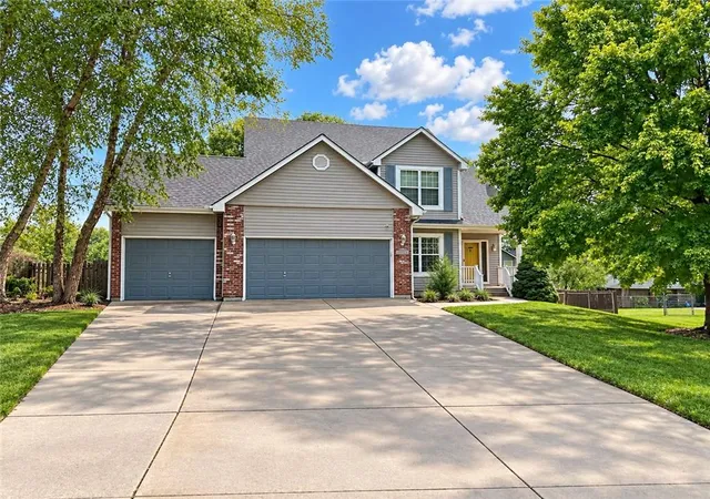 Single family home for sale at 3920 SW Brian Ln, Lees Summit, MO 64082 | MLS# 2642343