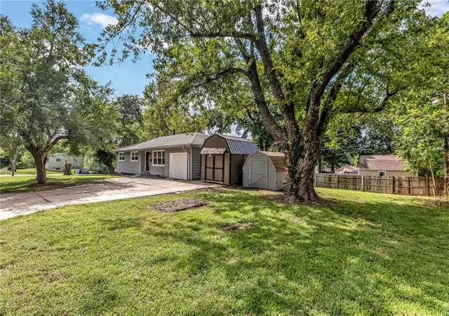 Photo 2 of Single family home for sale at 702 Mulberry St, Belton, MO 64012 | MLS# 2642346 | Listing updated on 2026-09-30