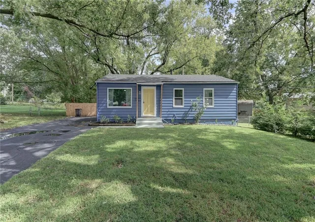 Photo 3 of Sale Pending at 1503 N Hocker Ave, Independence, MO 64050 | MLS# 2642347 | Listing updated on 2026-09-21