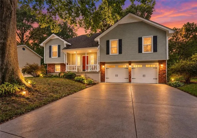 Photo 1 of Single family home for sale at 2830 Sweet Briar Dr, Independence, MO 64057 | MLS# 2642354 | Listing updated on 2026-09-17