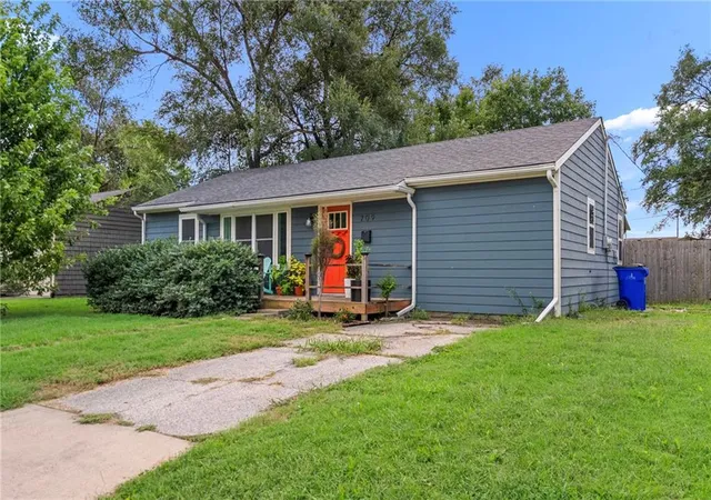 Photo 2 of Sale Pending at 709 Poor St, Olathe, KS 66061 | MLS# 2642355 | Listing updated on 2026-09-30