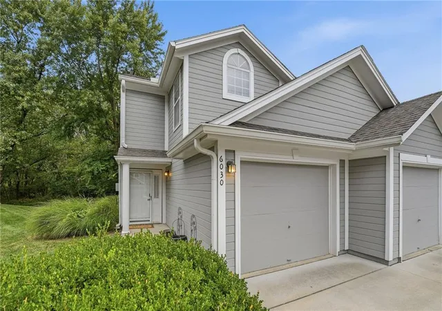 Photo 1 of Single family home for sale at 6030 Ne Moonstone Dr, Lees Summit, MO 64064 | MLS# 2642358 | Listing updated on 2026-10-08