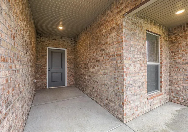 Photo 1 of Single family home for sale at 6751 Arapahoe Dr, Shawnee, KS 66226 | MLS# 2642360 | Listing updated on 2026-09-16