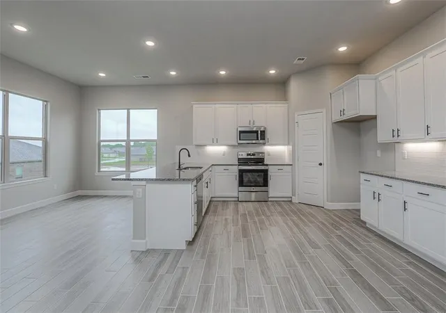 Photo 4 of Single family home for sale at 6751 Arapahoe Dr, Shawnee, KS 66226 | MLS# 2642360 | Listing updated on 2026-09-16