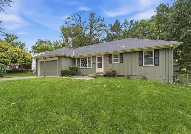 Photo 2 of Sale Pending at 8116 W 92nd Street, Overland Park, KS 66212 | MLS# 2642361 | Listing updated on 2026-10-04