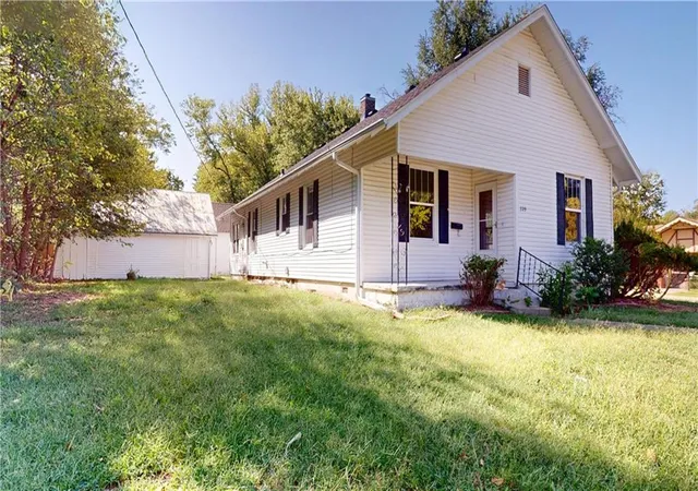 Photo 1 of Single family home for sale at 329 W Hunter St, Nevada, MO 64772 | MLS# 2642363 | Listing updated on 2026-09-22