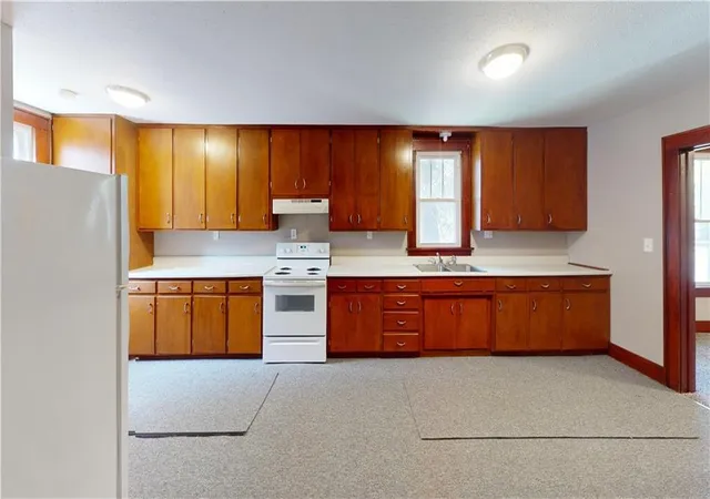 Photo 2 of Single family home for sale at 329 W Hunter St, Nevada, MO 64772 | MLS# 2642363 | Listing updated on 2026-09-22