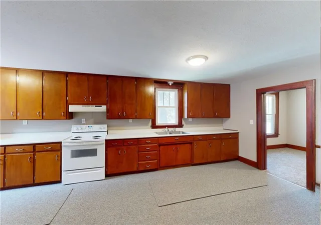 Photo 3 of Single family home for sale at 329 W Hunter St, Nevada, MO 64772 | MLS# 2642363 | Listing updated on 2026-09-22
