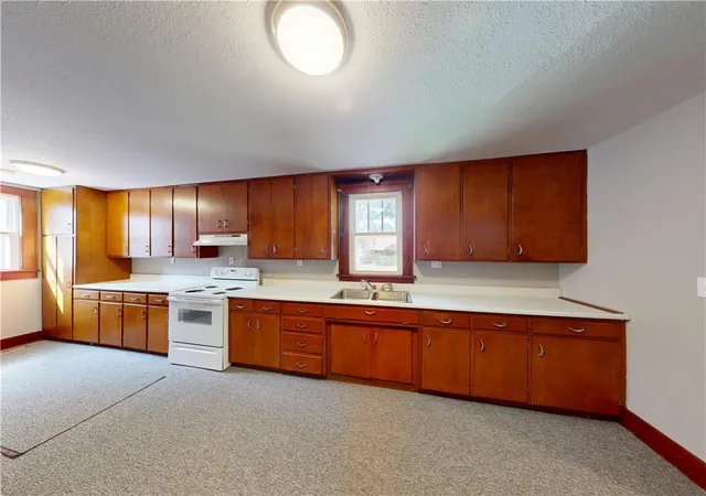 Photo 3 of Single family home for sale at 329 W Hunter St, Nevada, MO 64772 | MLS# 2642363 | Listing updated on 2026-09-22