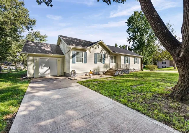 Photo 1 of Single family home for sale at 945 S Sycamore St, Ottawa, KS 66067 | MLS# 2642364 | Listing updated on 2026-10-02