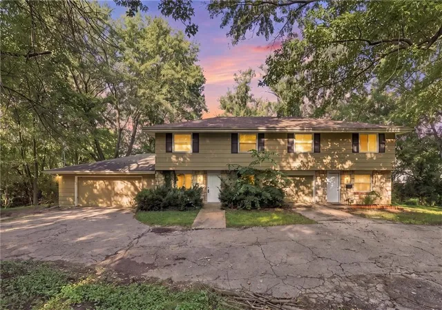 Photo 2 of Multi family home for sale at 1010 1012 S Osage St, Independence, MO 64050 | MLS# 2642365 | Listing updated on 2026-10-02