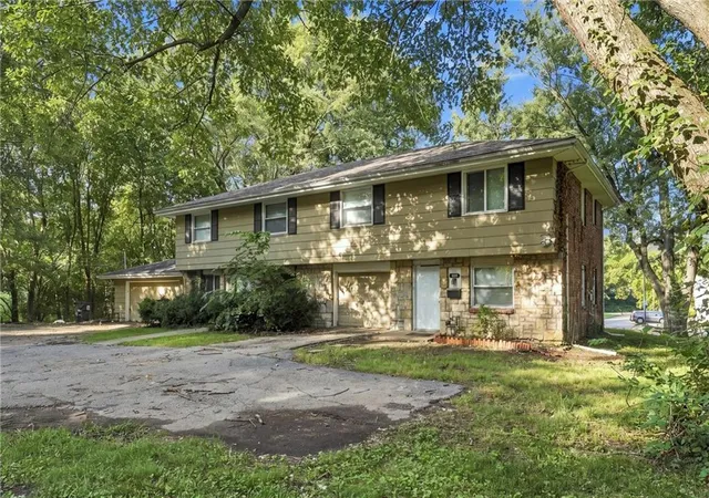Photo 3 of Multi family home for sale at 1010 1012 S Osage St, Independence, MO 64050 | MLS# 2642365 | Listing updated on 2026-10-02